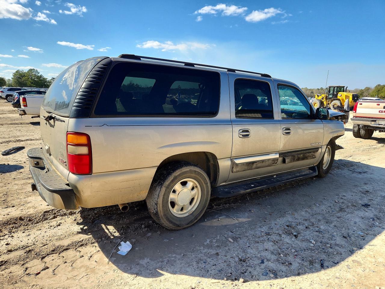 2003 GMC YUKON XL C1500 photo 3