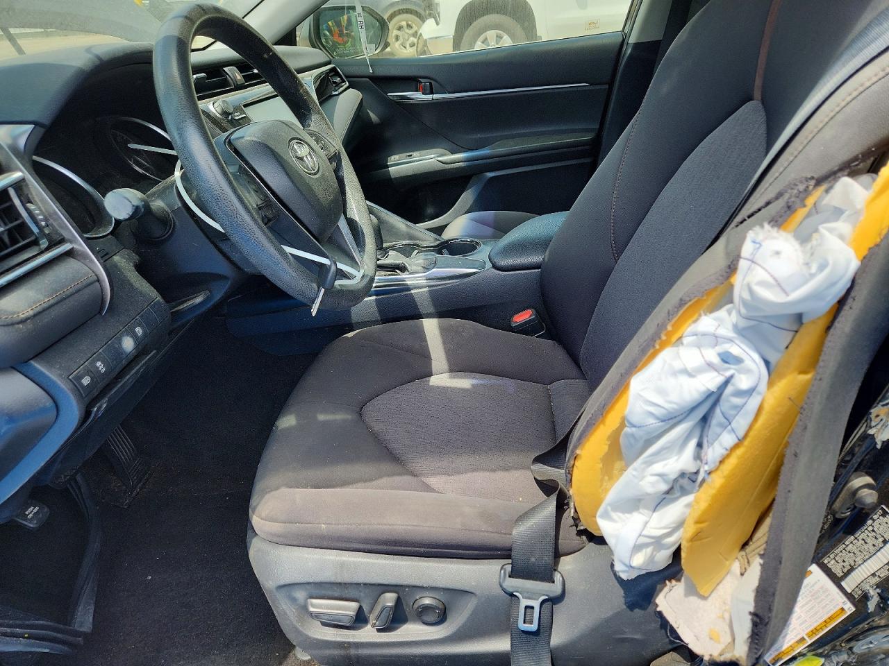 2018 TOYOTA CAMRY LE photo 19