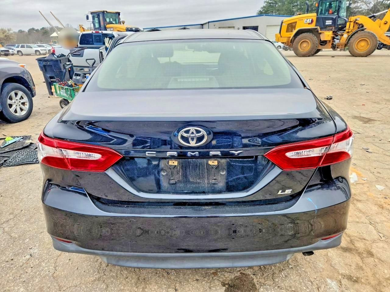2018 TOYOTA CAMRY LE photo 16