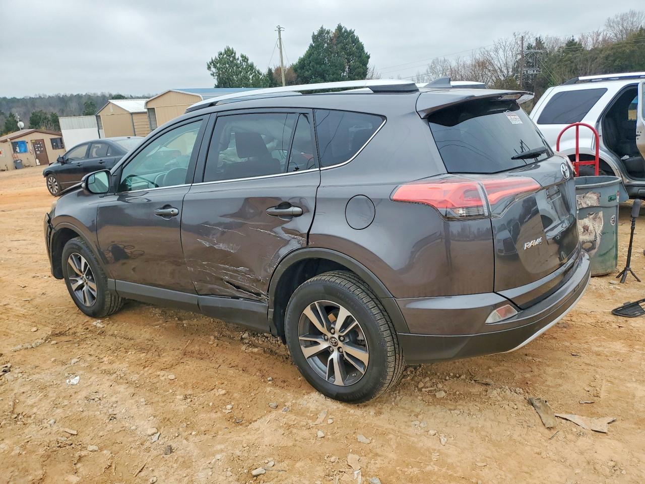 2016 TOYOTA RAV4 XLE photo 4