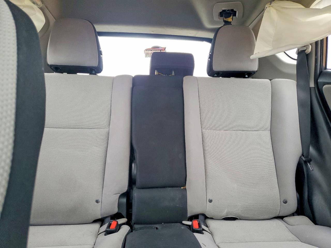 2016 TOYOTA RAV4 XLE photo 28