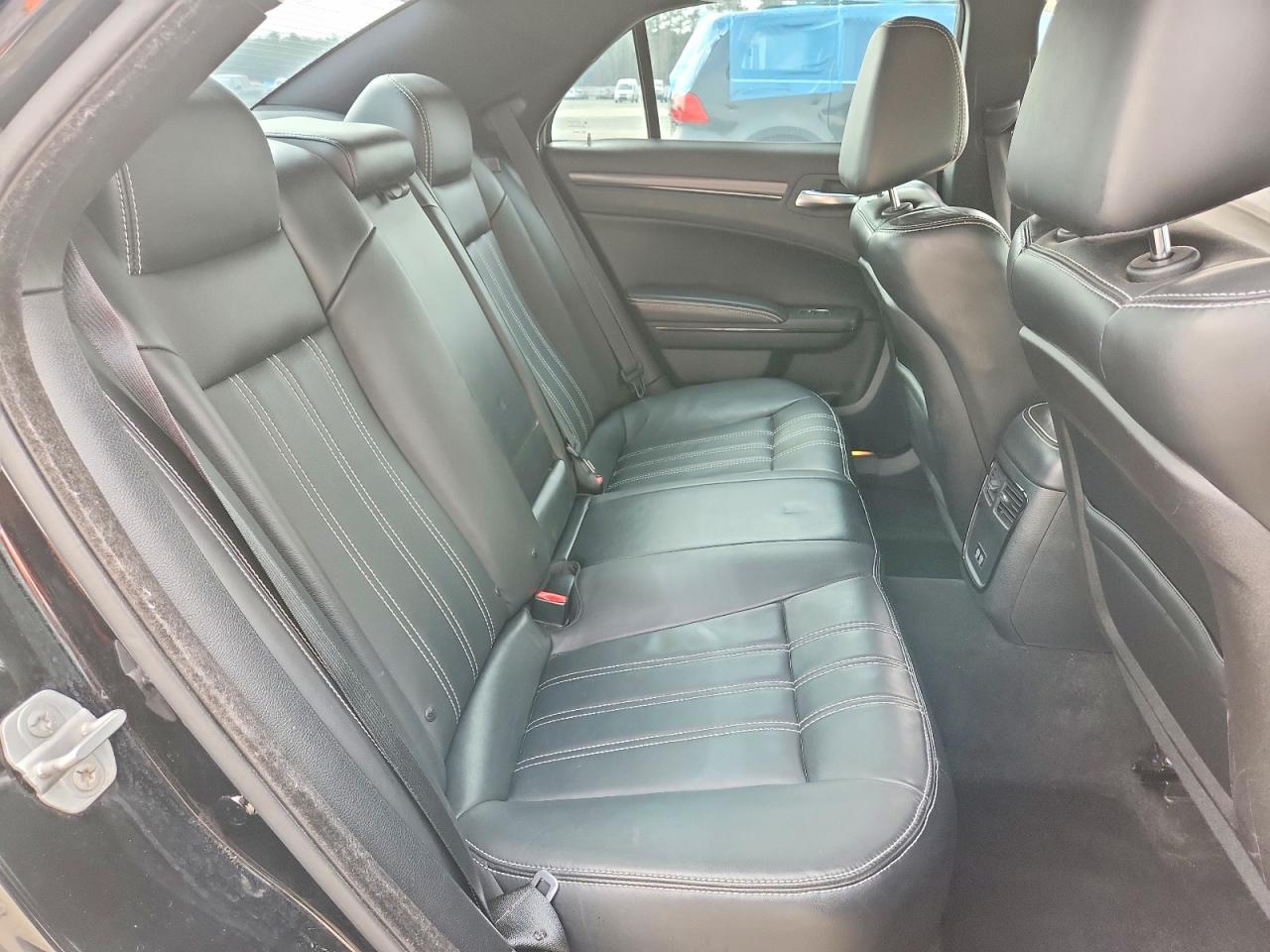 2015 CHRYSLER 300 S photo 10