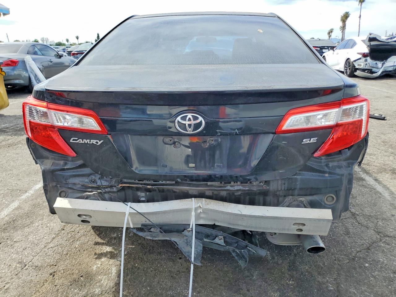 2012 TOYOTA CAMRY SE photo 16