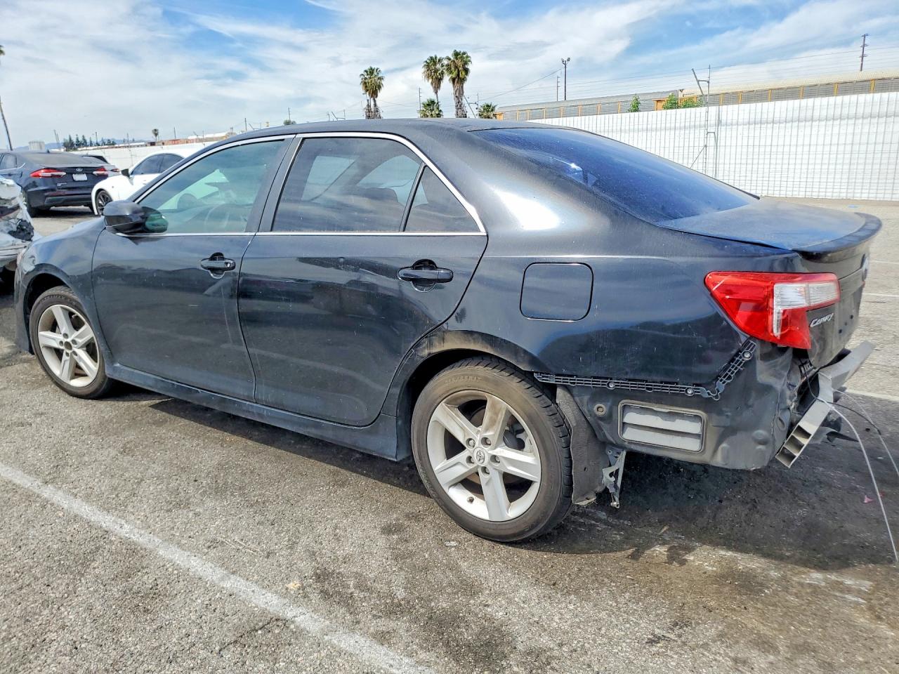 2012 TOYOTA CAMRY SE photo 4