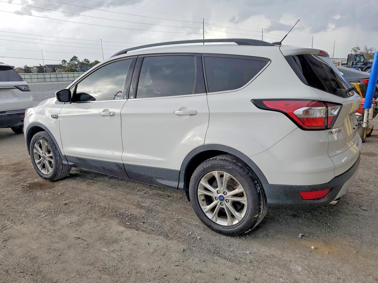 2018 FORD ESCAPE SE photo 3