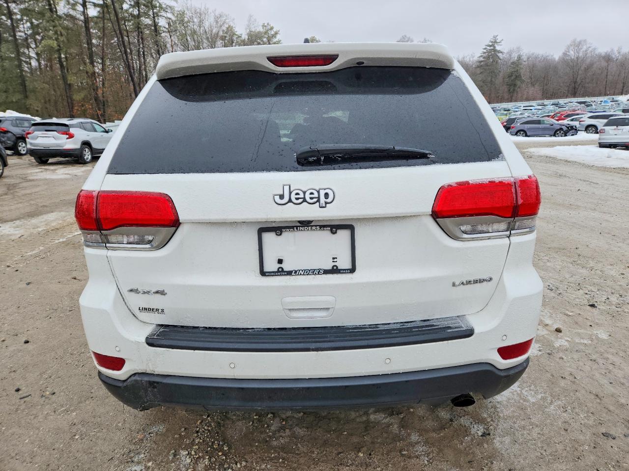 2019 JEEP GRAND CHEROKEE LAREDO photo 11