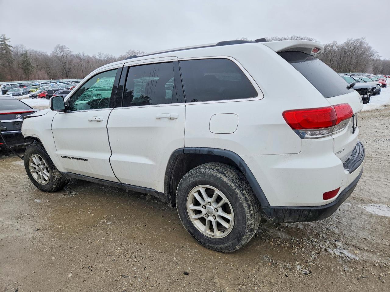 2019 JEEP GRAND CHEROKEE LAREDO photo 3