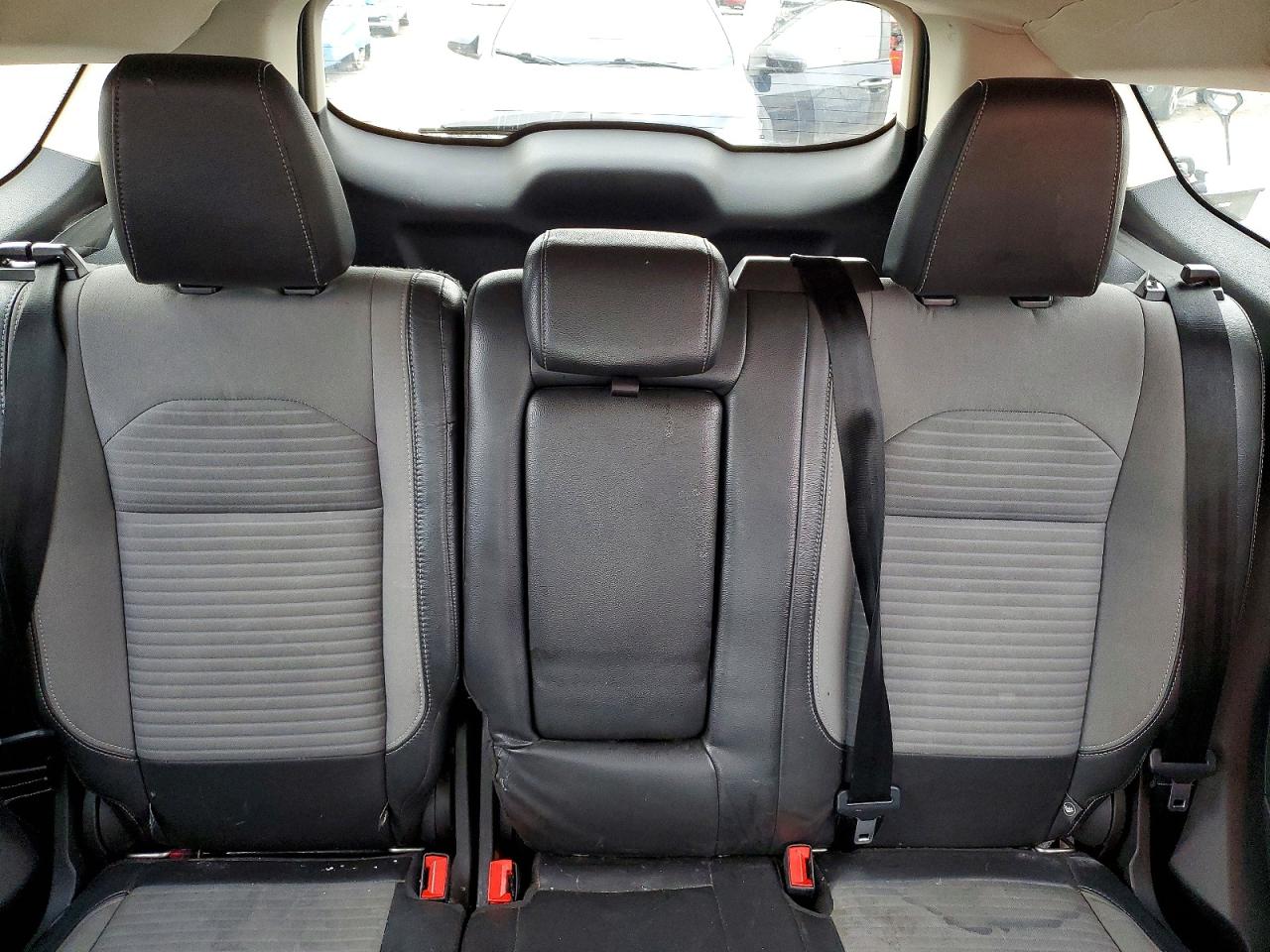 2017 FORD ESCAPE SE photo 19