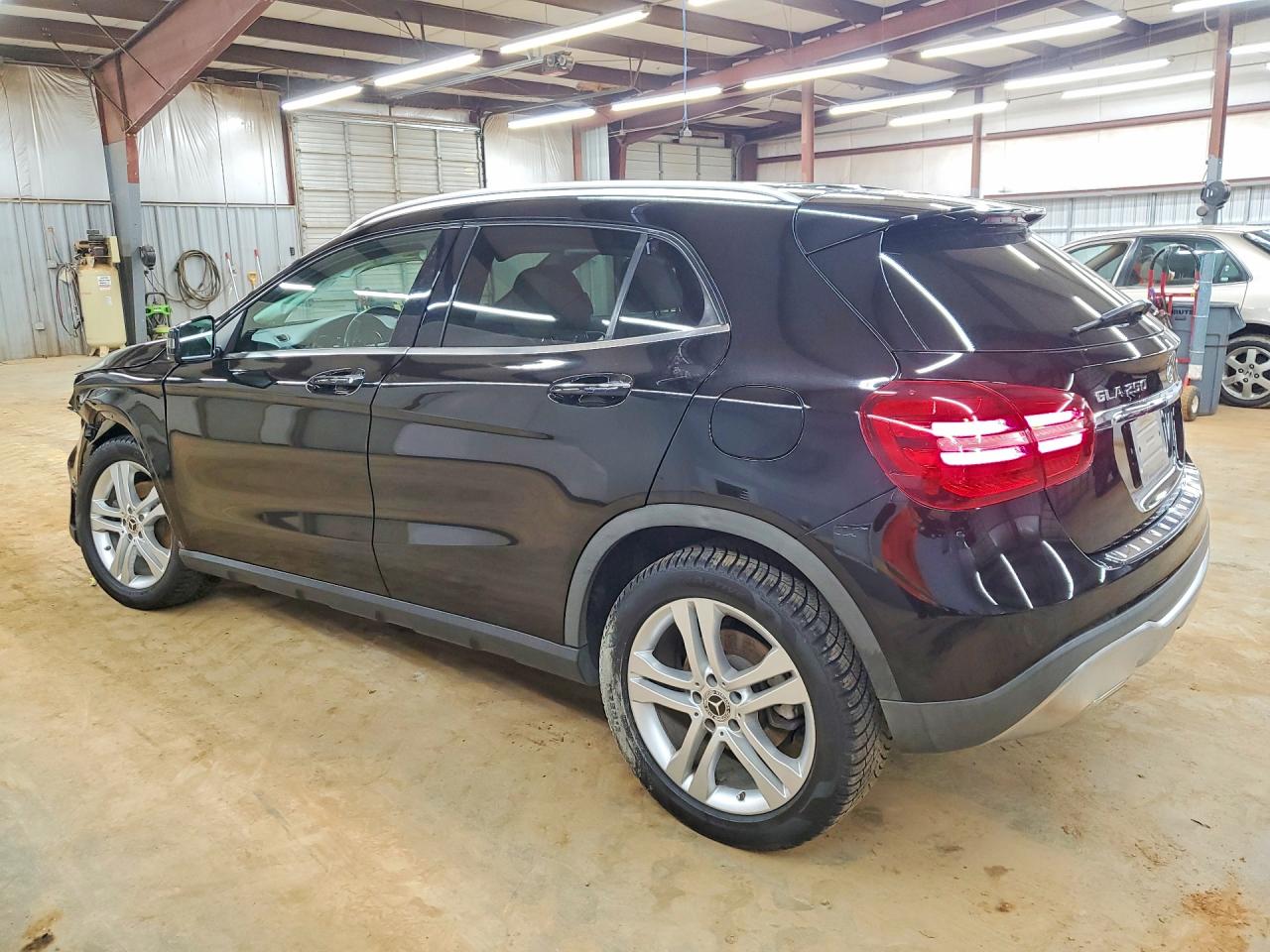 2019 MERCEDES-BENZ GLA 250 4MATIC photo 2