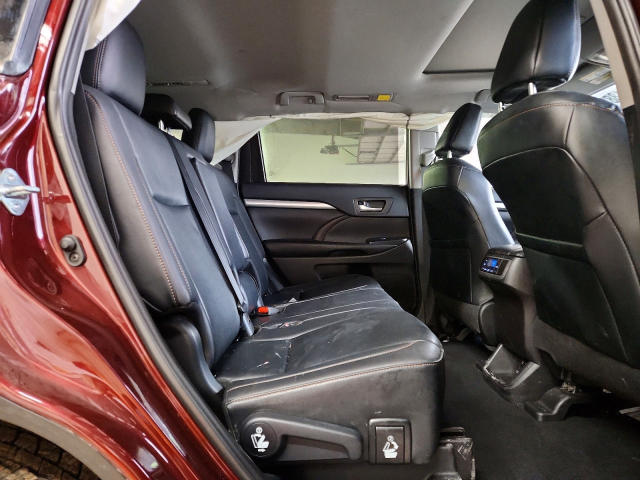 2019 TOYOTA HIGHLANDER XLE photo 21