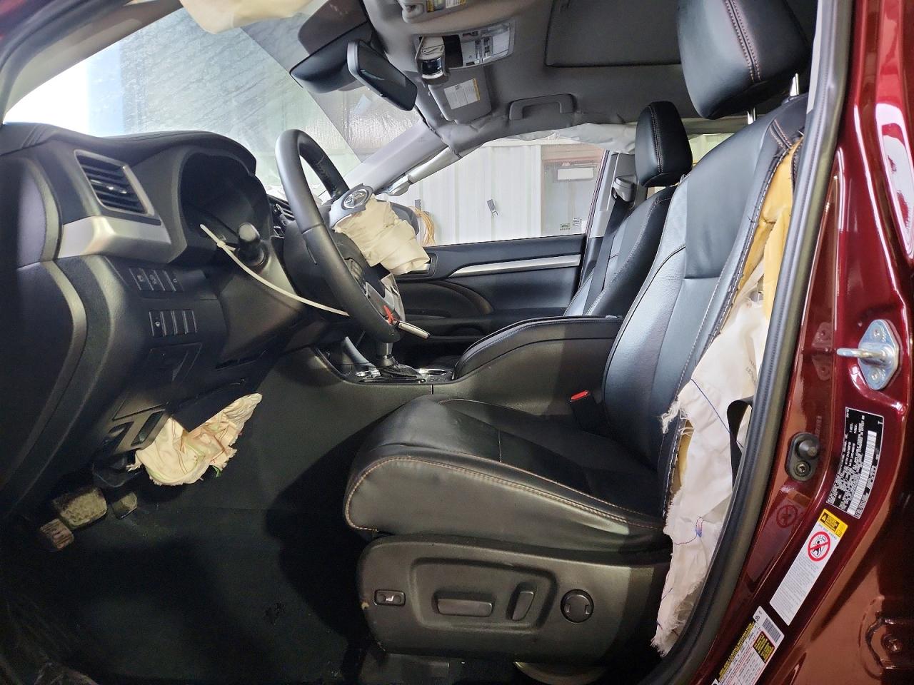 2019 TOYOTA HIGHLANDER XLE photo 13