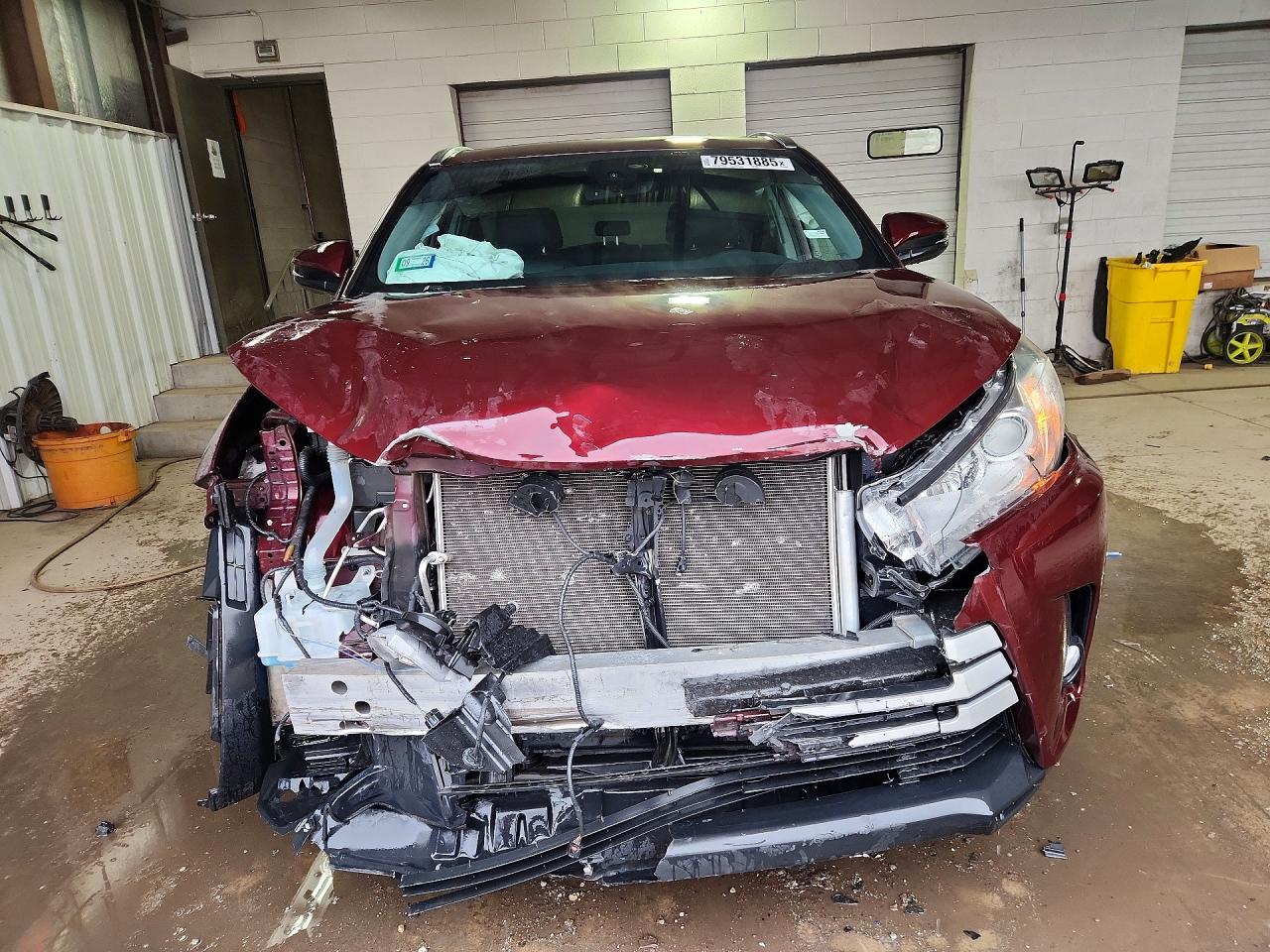 2019 TOYOTA HIGHLANDER XLE photo 9
