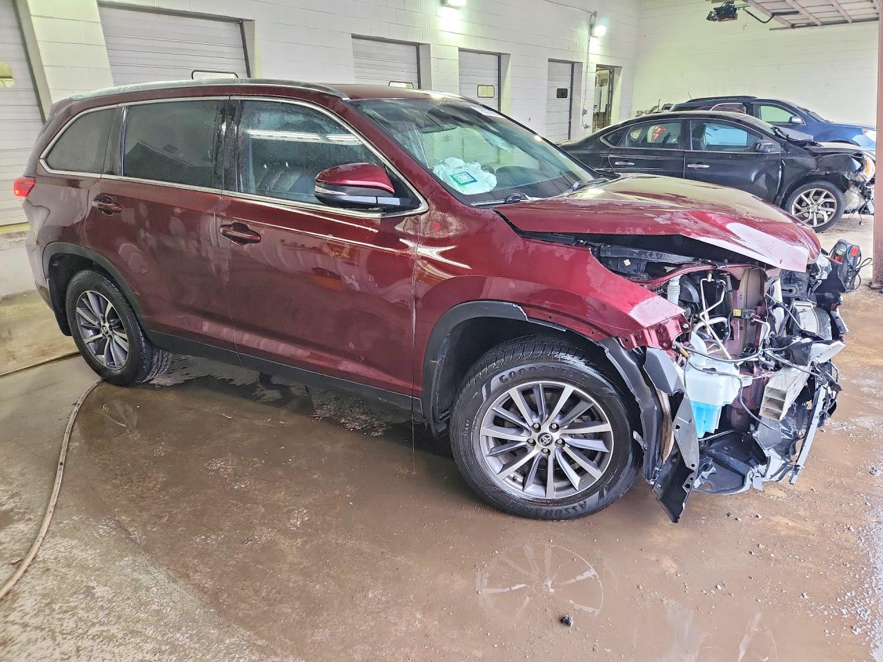 2019 TOYOTA HIGHLANDER XLE photo 7