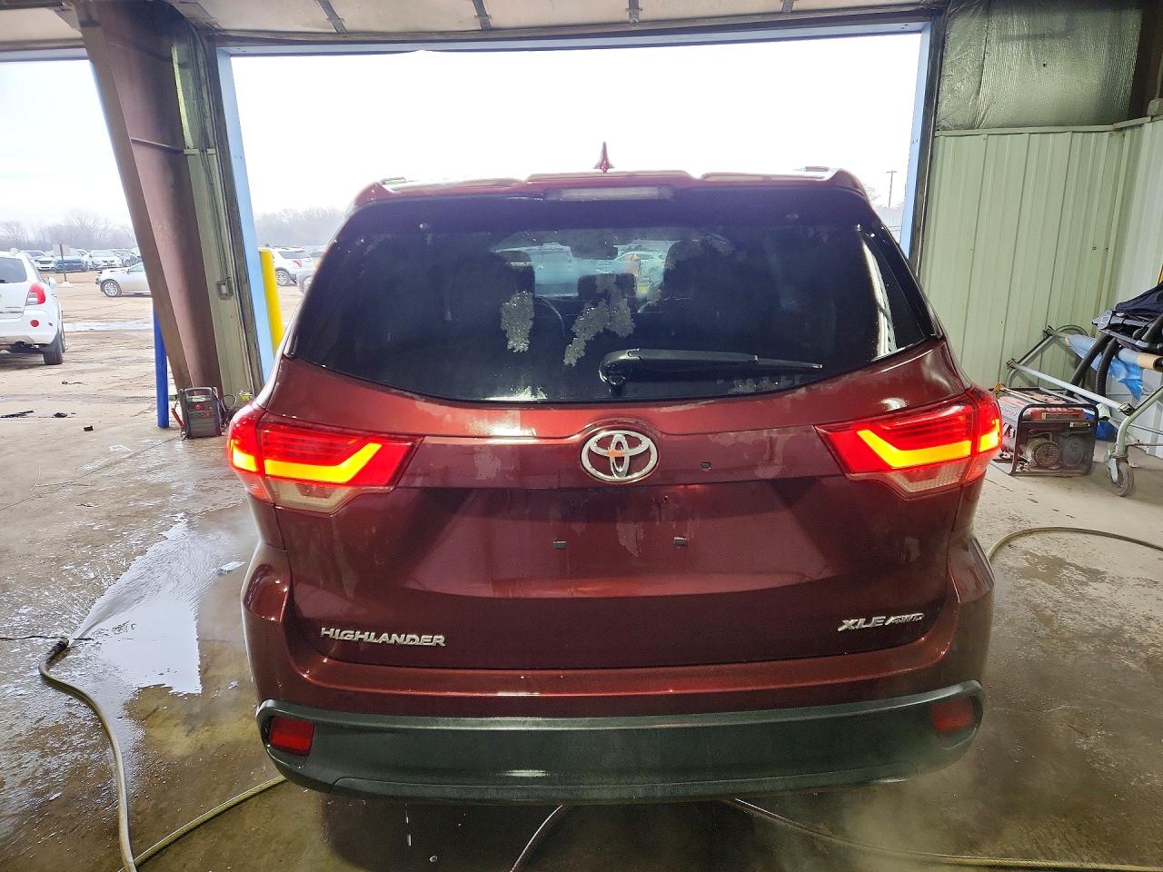 2019 TOYOTA HIGHLANDER XLE photo 11