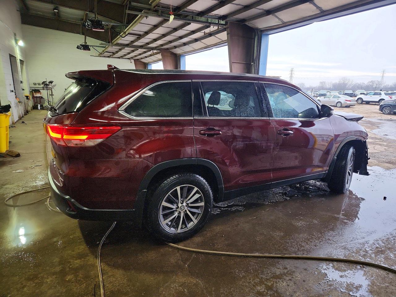 2019 TOYOTA HIGHLANDER XLE photo 5