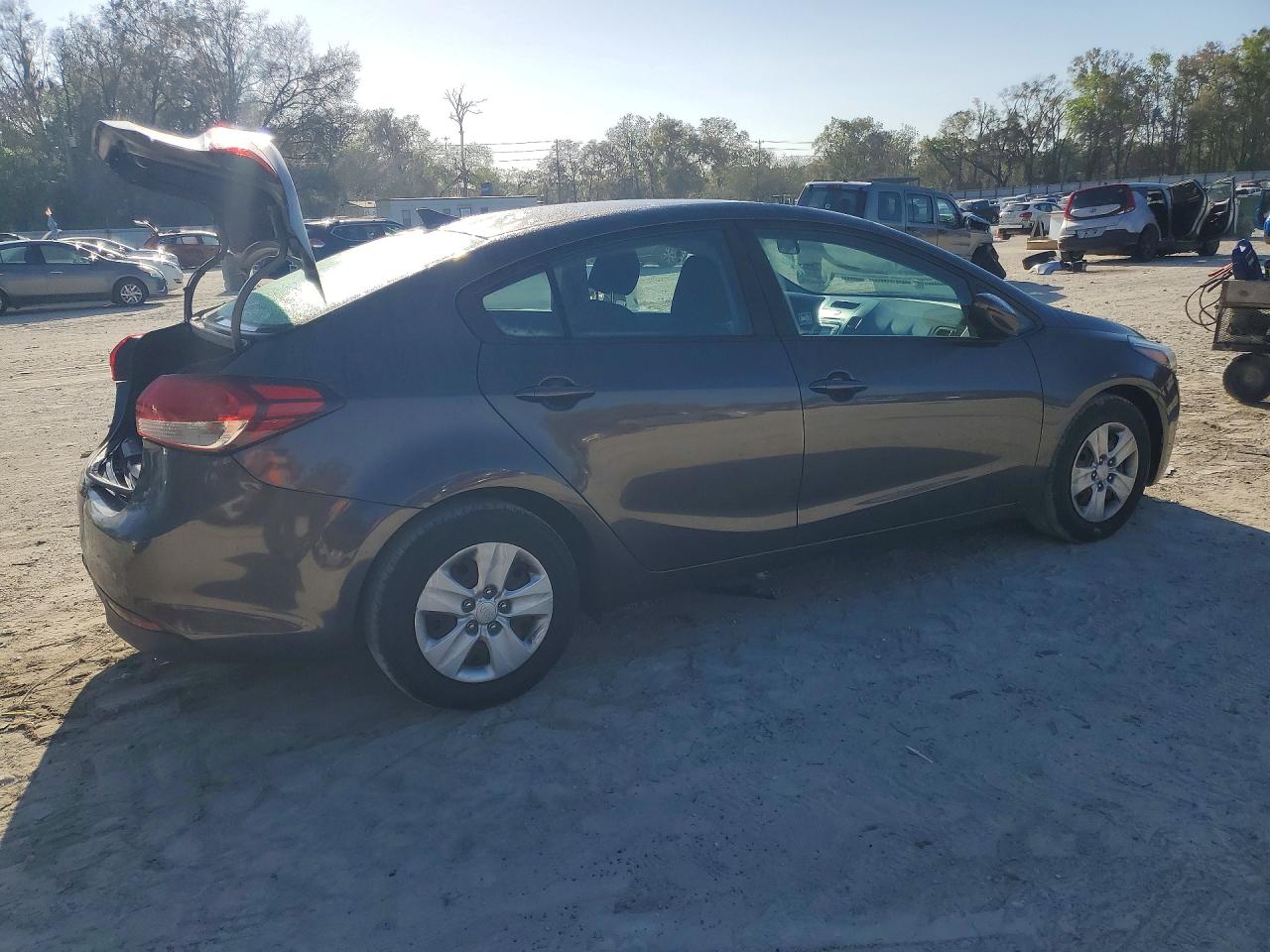 2018 KIA FORTE LX photo 5