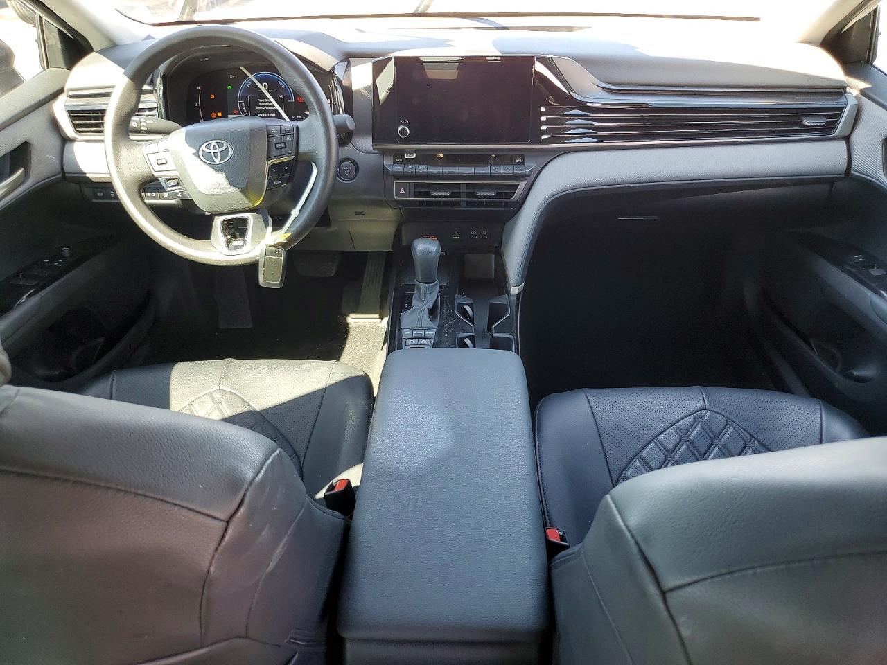 2025 TOYOTA CAMRY LE photo 15