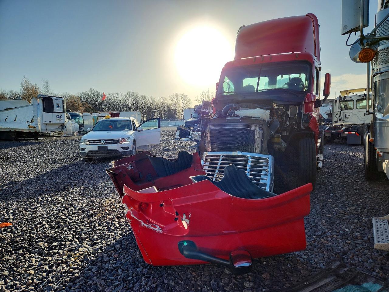 2016 FREIGHTLINER CASCADIA 125 SEMI TRUCK photo 2