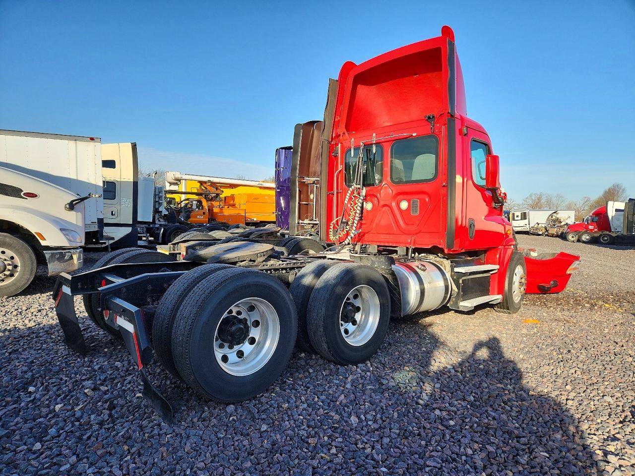 2016 FREIGHTLINER CASCADIA 125 SEMI TRUCK photo 4