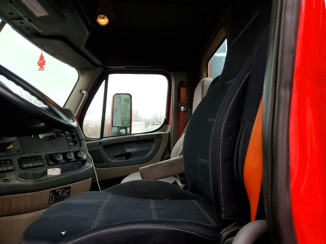2016 FREIGHTLINER CASCADIA 125 SEMI TRUCK photo 6
