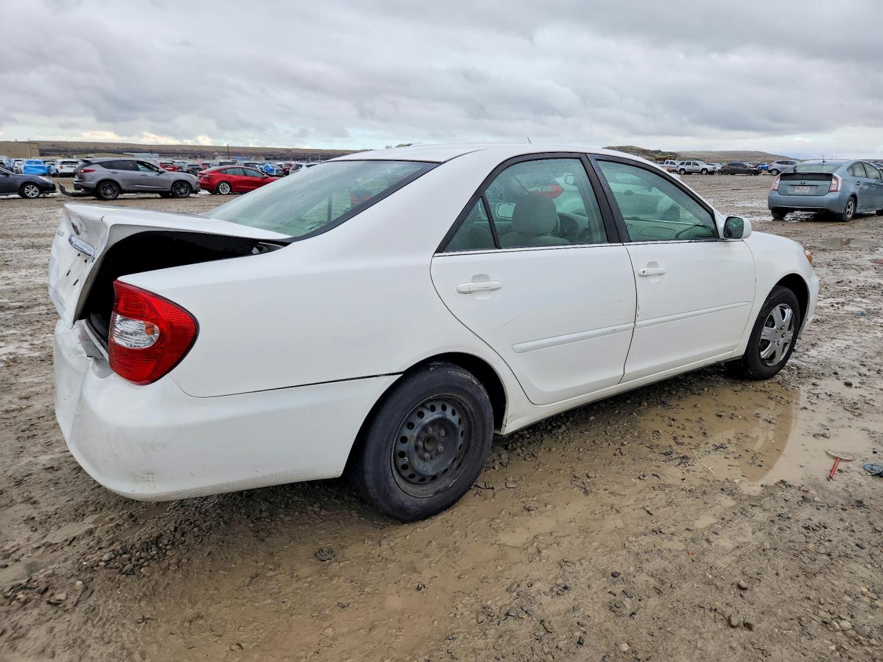 2002 TOYOTA CAMRY LE photo 3