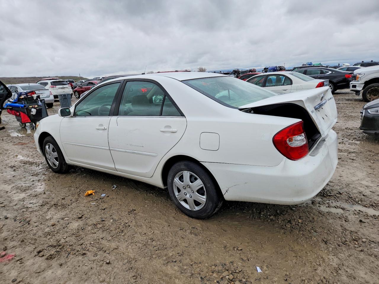 2002 TOYOTA CAMRY LE photo 2