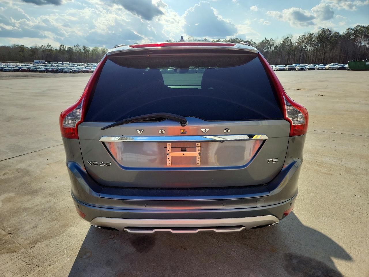 2017 VOLVO XC60 T5 DYNAMIC photo 11