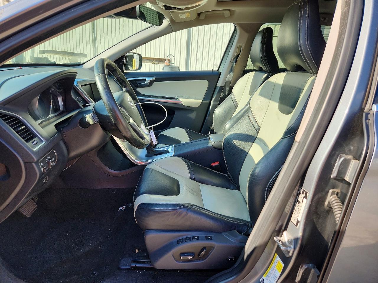 2017 VOLVO XC60 T5 DYNAMIC photo 13