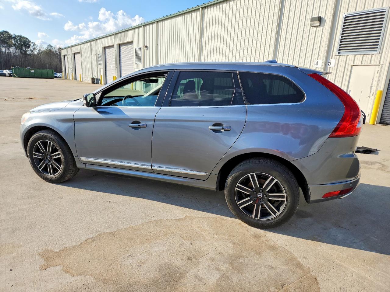 2017 VOLVO XC60 T5 DYNAMIC photo 3