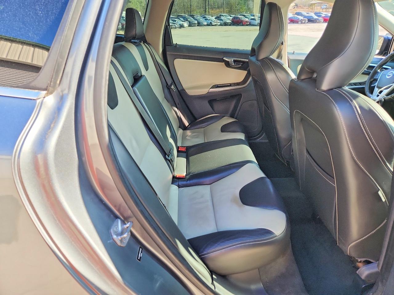 2017 VOLVO XC60 T5 DYNAMIC photo 19