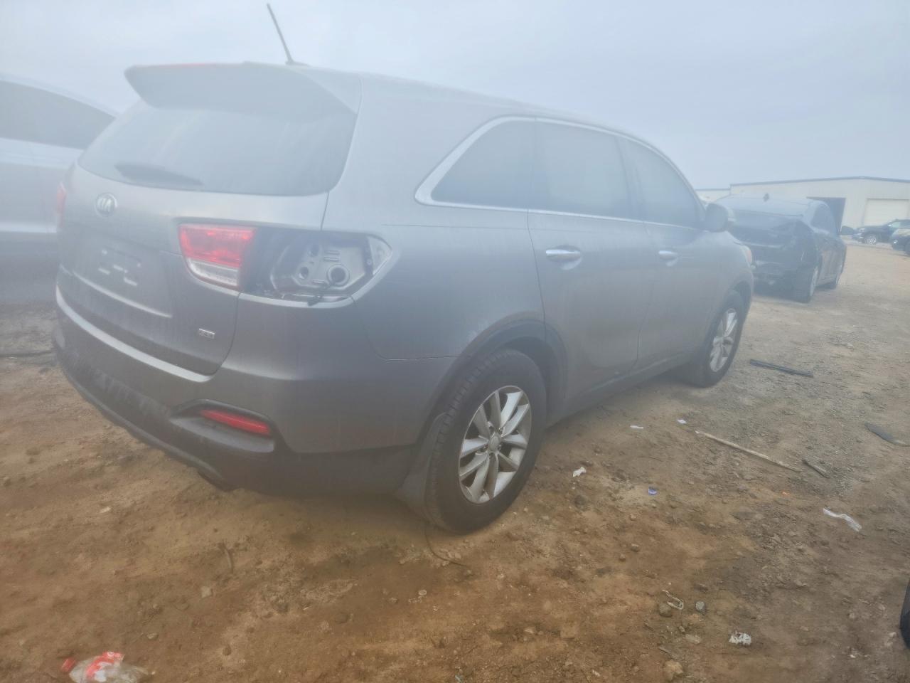 2016 KIA SORENTO L photo 3