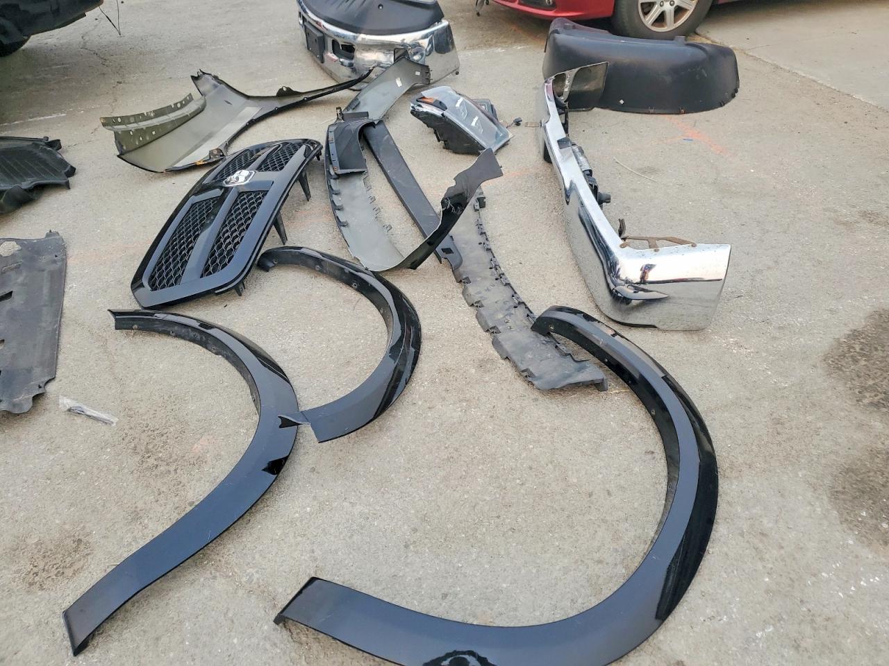 2013 RAM 1500 SLT photo 23