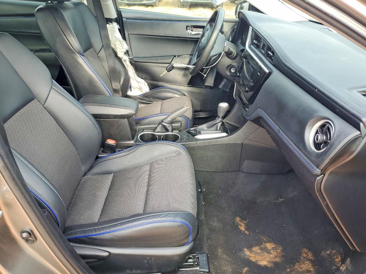 2017 TOYOTA COROLLA SE photo 13