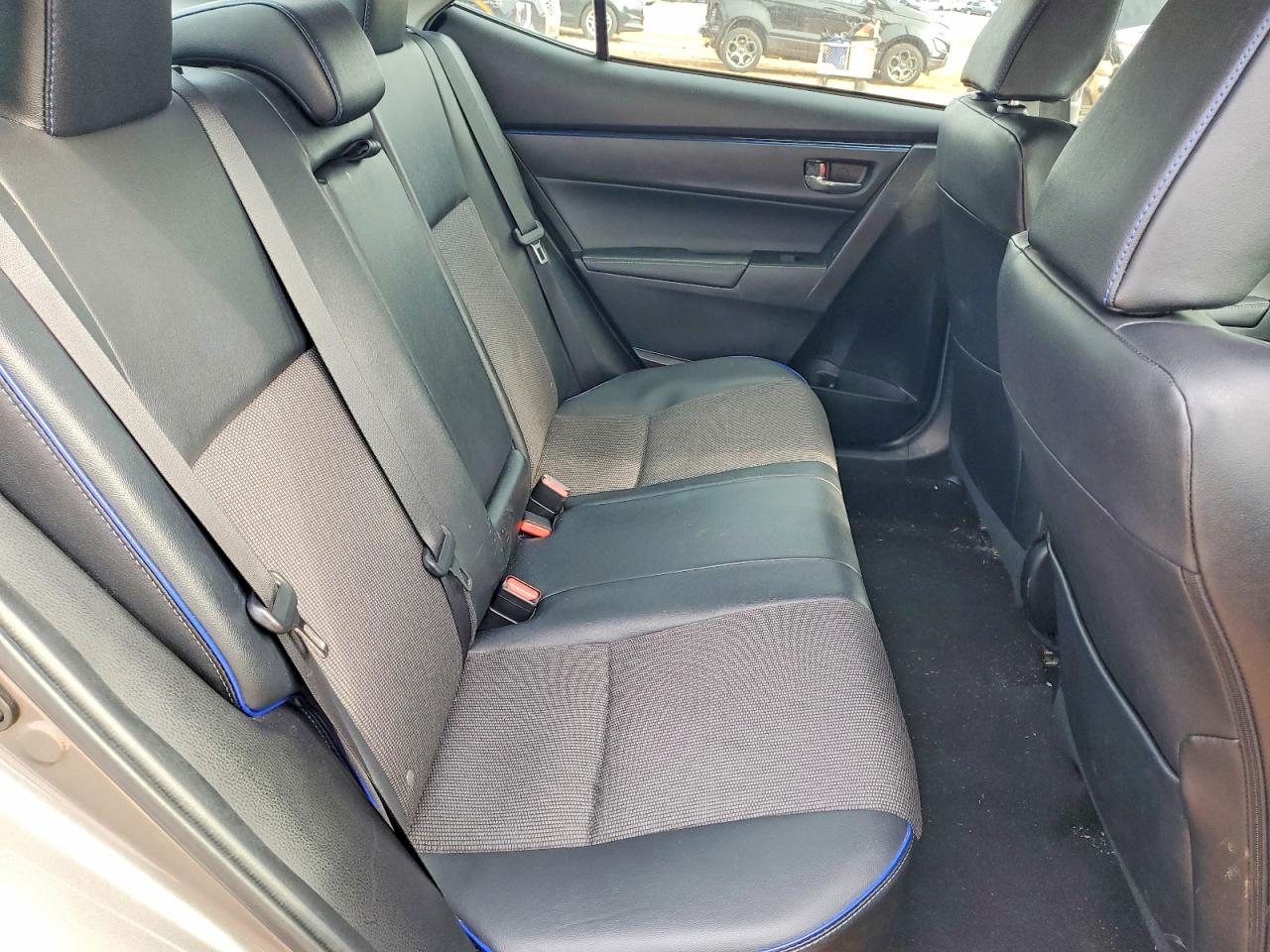2017 TOYOTA COROLLA SE photo 19