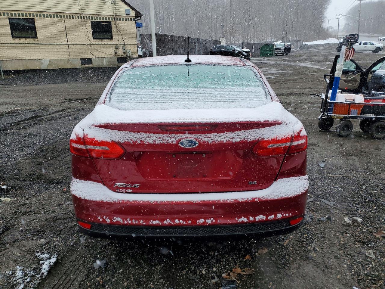 2015 FORD FOCUS SE photo 11