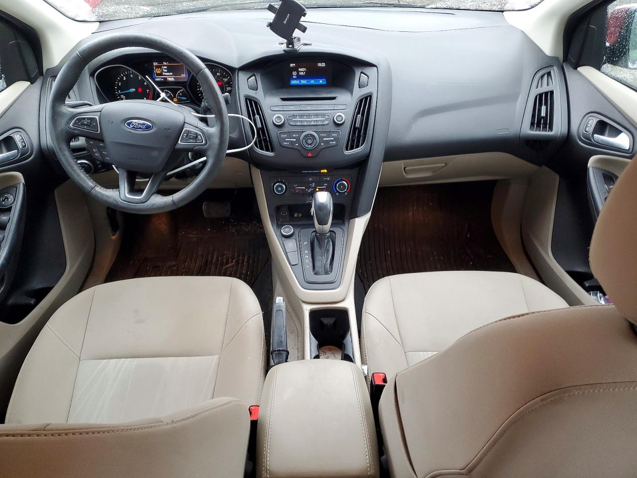 2015 FORD FOCUS SE photo 15