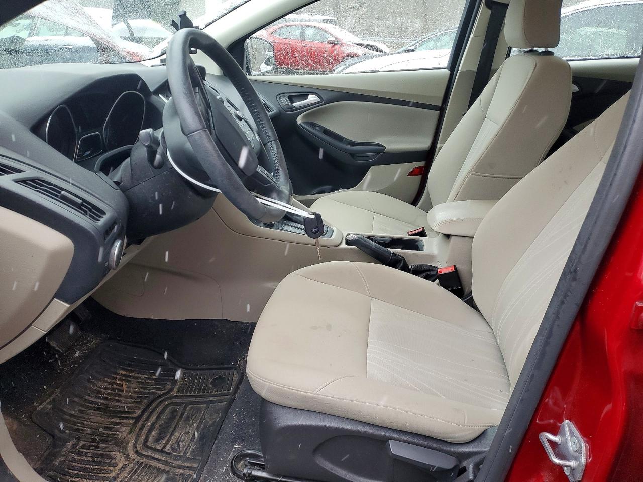 2015 FORD FOCUS SE photo 13