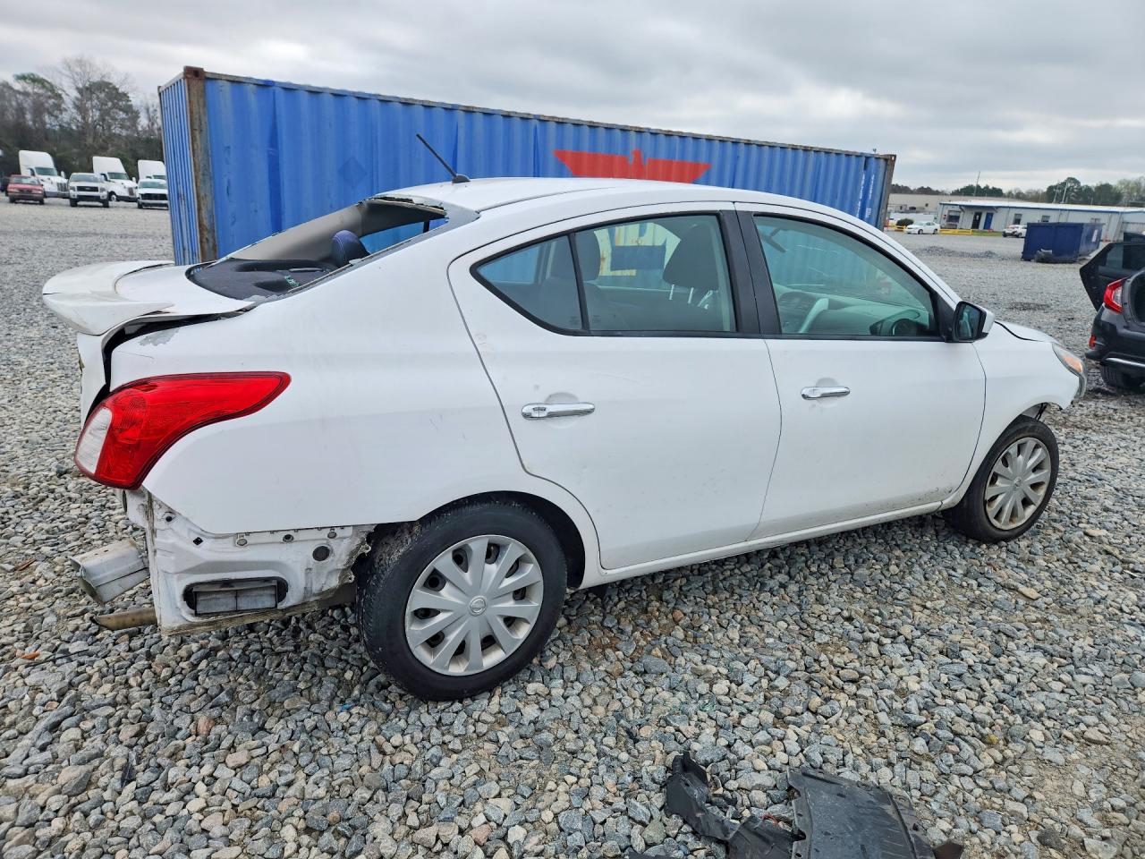 2019 NISSAN VERSA SV photo 5