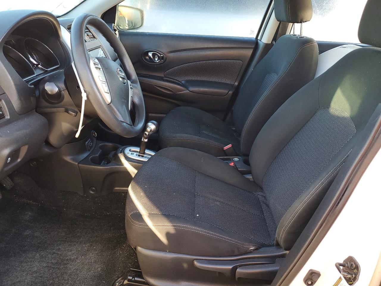 2019 NISSAN VERSA SV photo 13