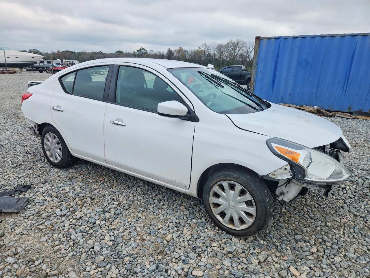 2019 NISSAN VERSA SV photo 7