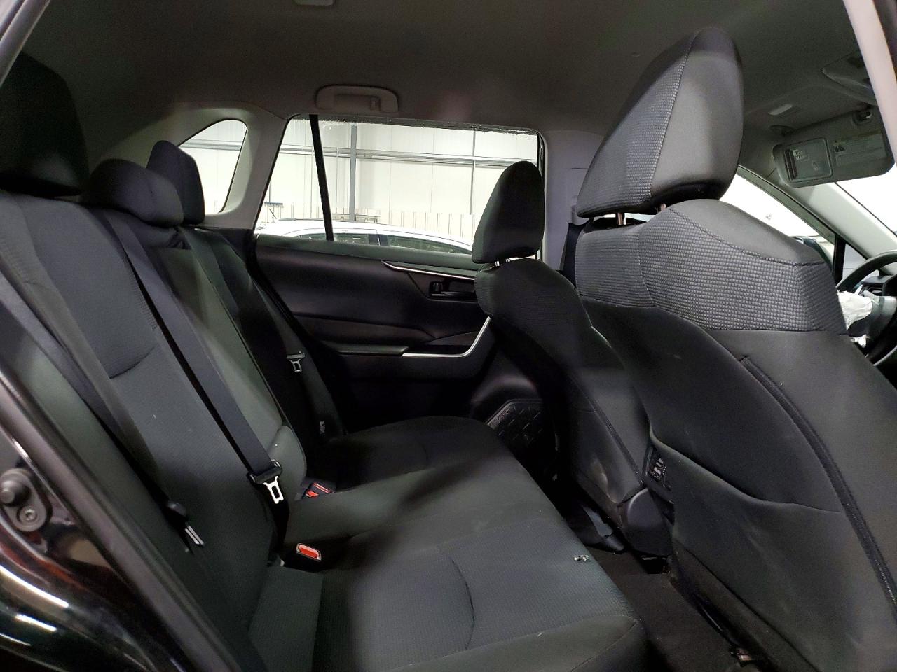 2022 TOYOTA RAV4 LE photo 11