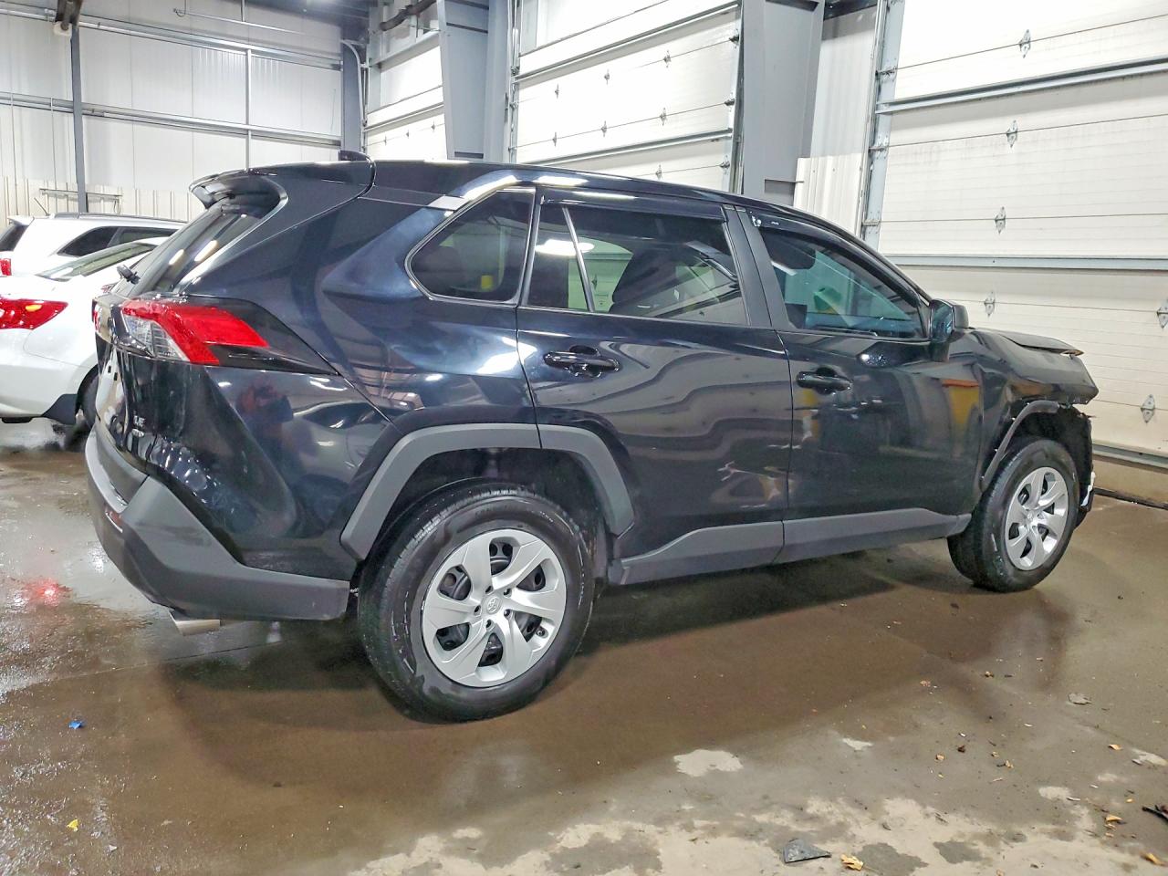 2022 TOYOTA RAV4 LE photo 3