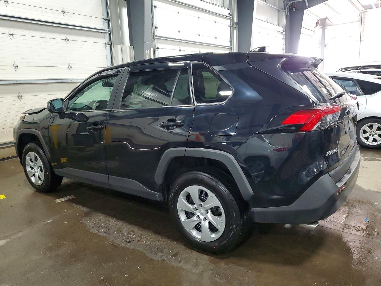 2022 TOYOTA RAV4 LE photo 2