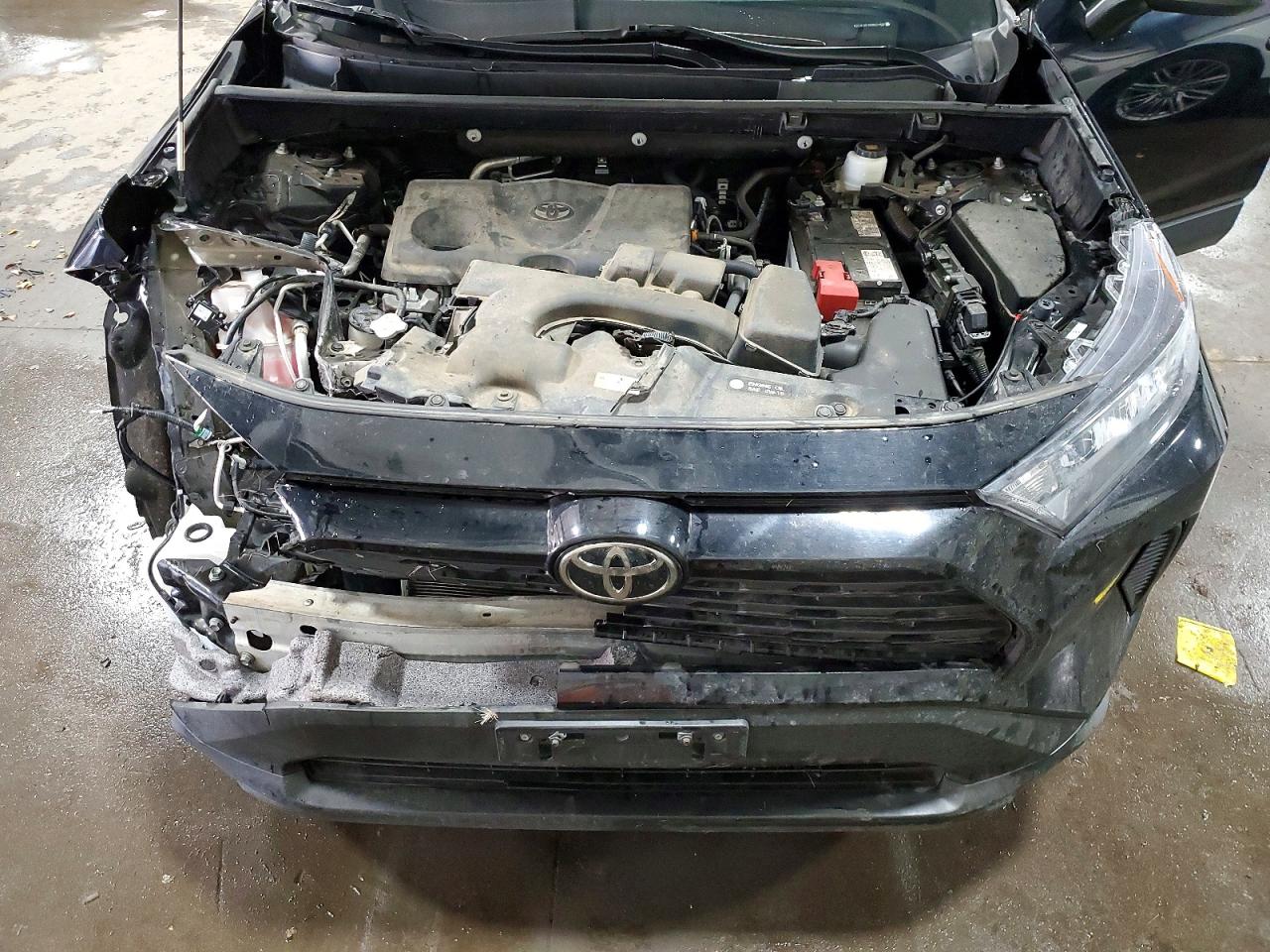 2022 TOYOTA RAV4 LE photo 12