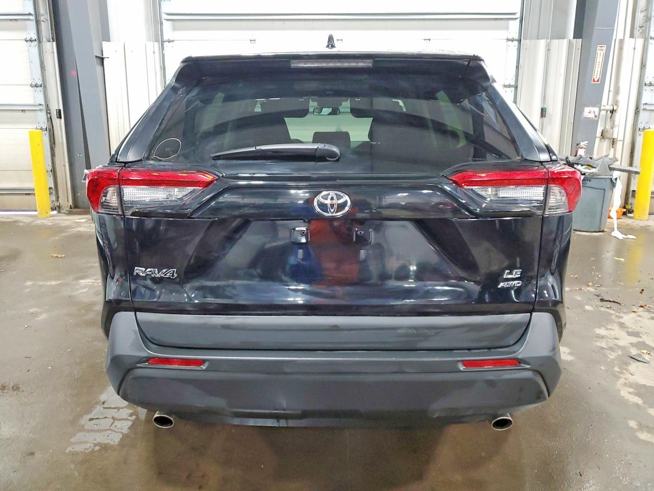 2022 TOYOTA RAV4 LE photo 6