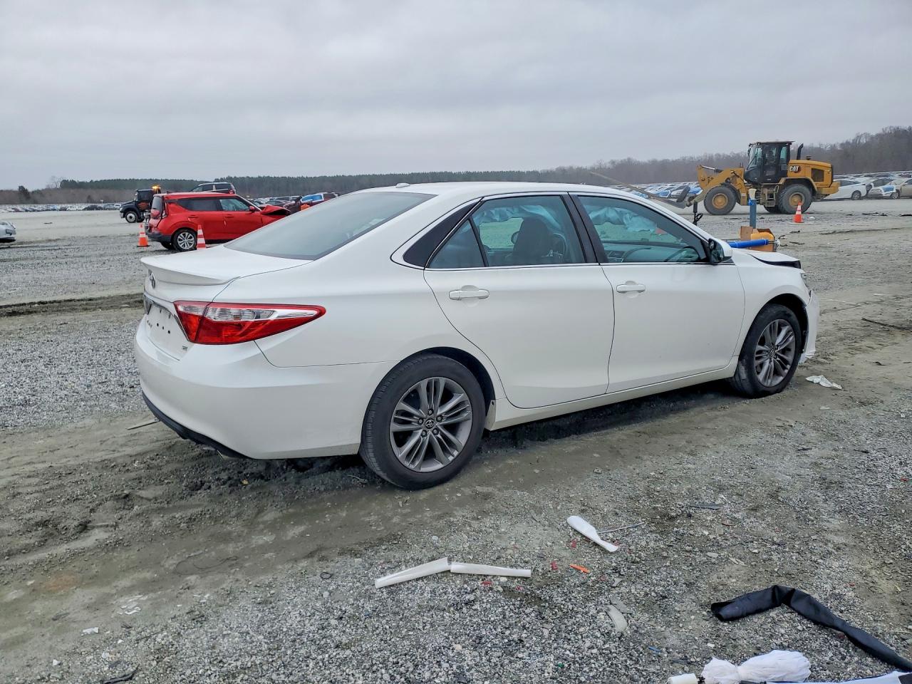 2017 TOYOTA CAMRY SE photo 5