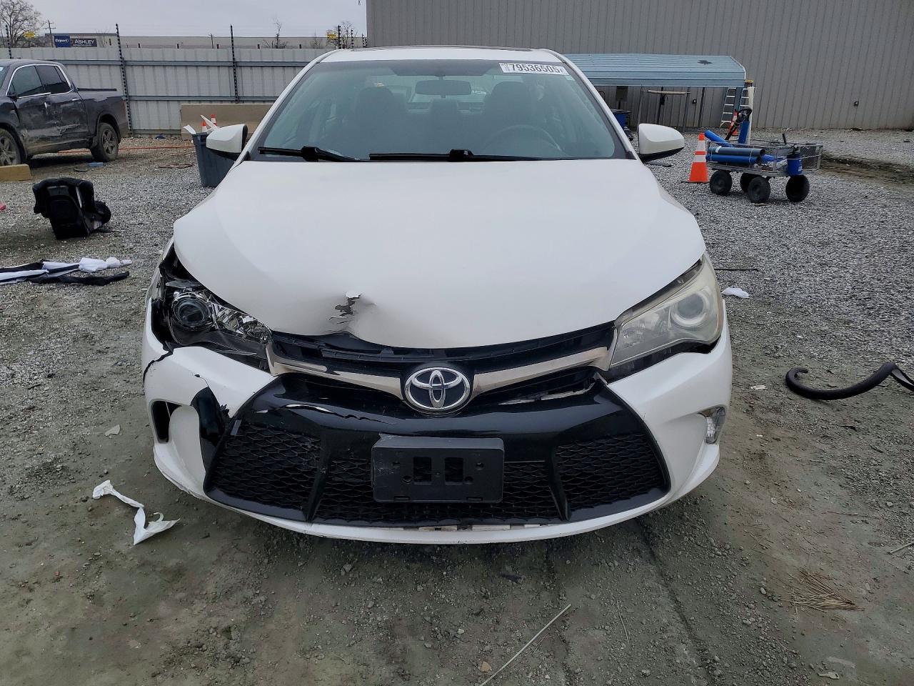 2017 TOYOTA CAMRY SE photo 9