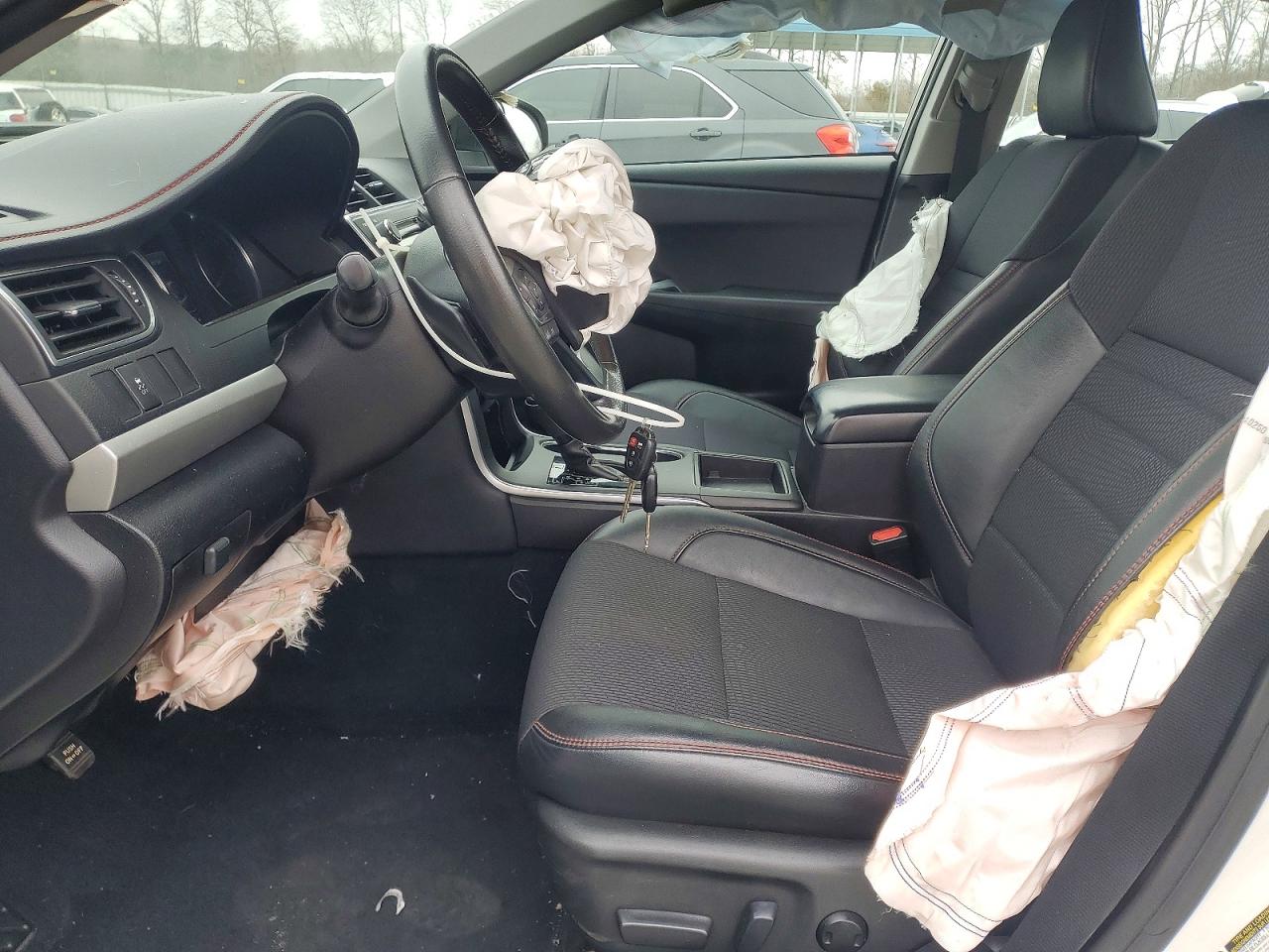2017 TOYOTA CAMRY SE photo 13