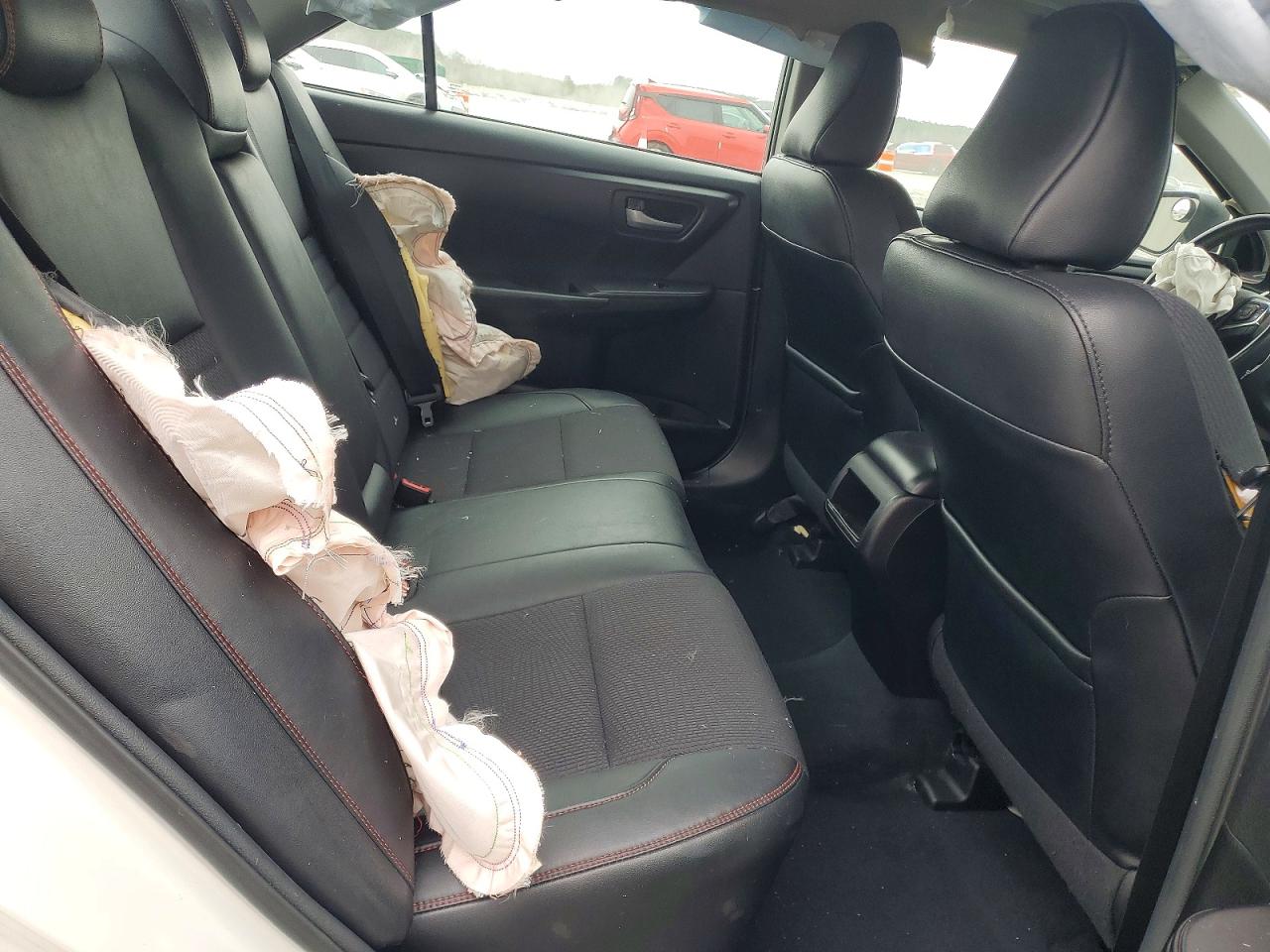 2017 TOYOTA CAMRY SE photo 19