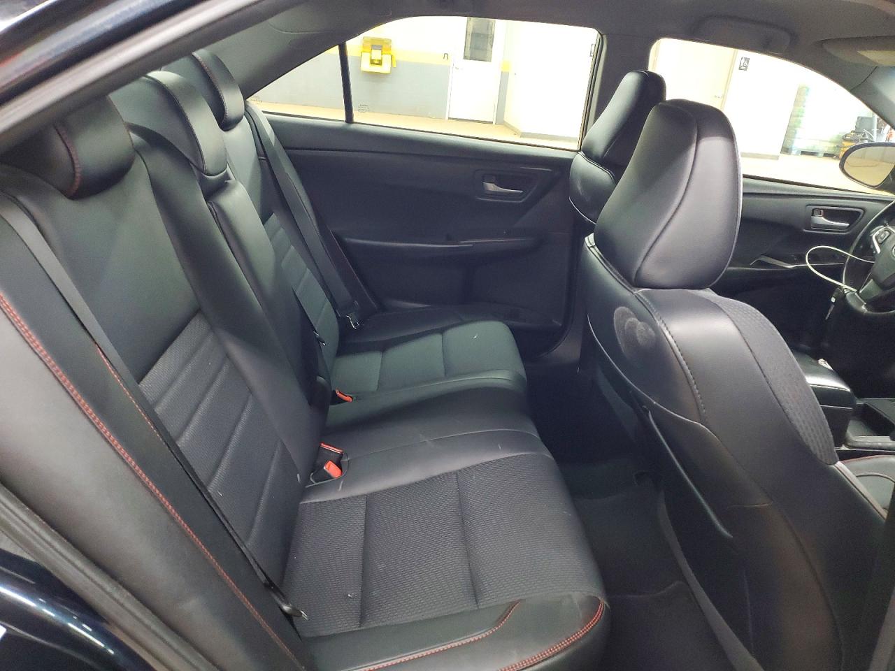 2016 TOYOTA CAMRY SE photo 28